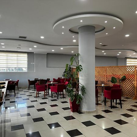 Hotel St.Pauli Shkodër エクステリア 写真