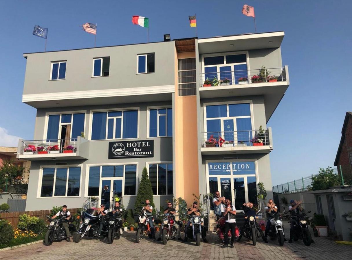 Hotel St.Pauli Shkodër エクステリア 写真