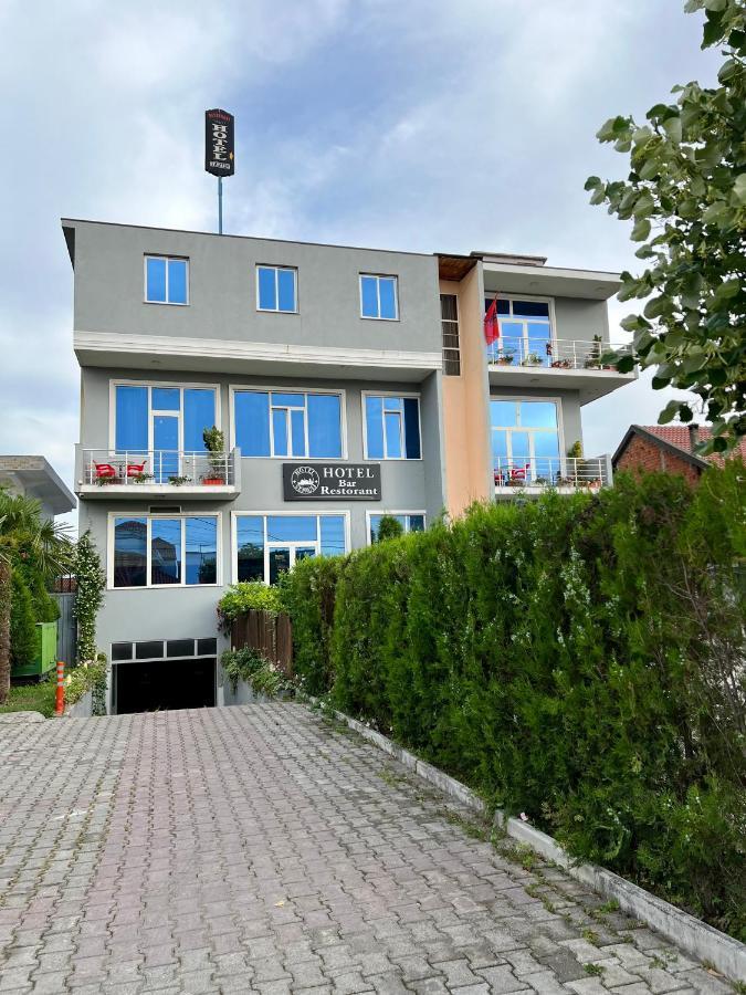 Hotel St.Pauli Shkodër エクステリア 写真