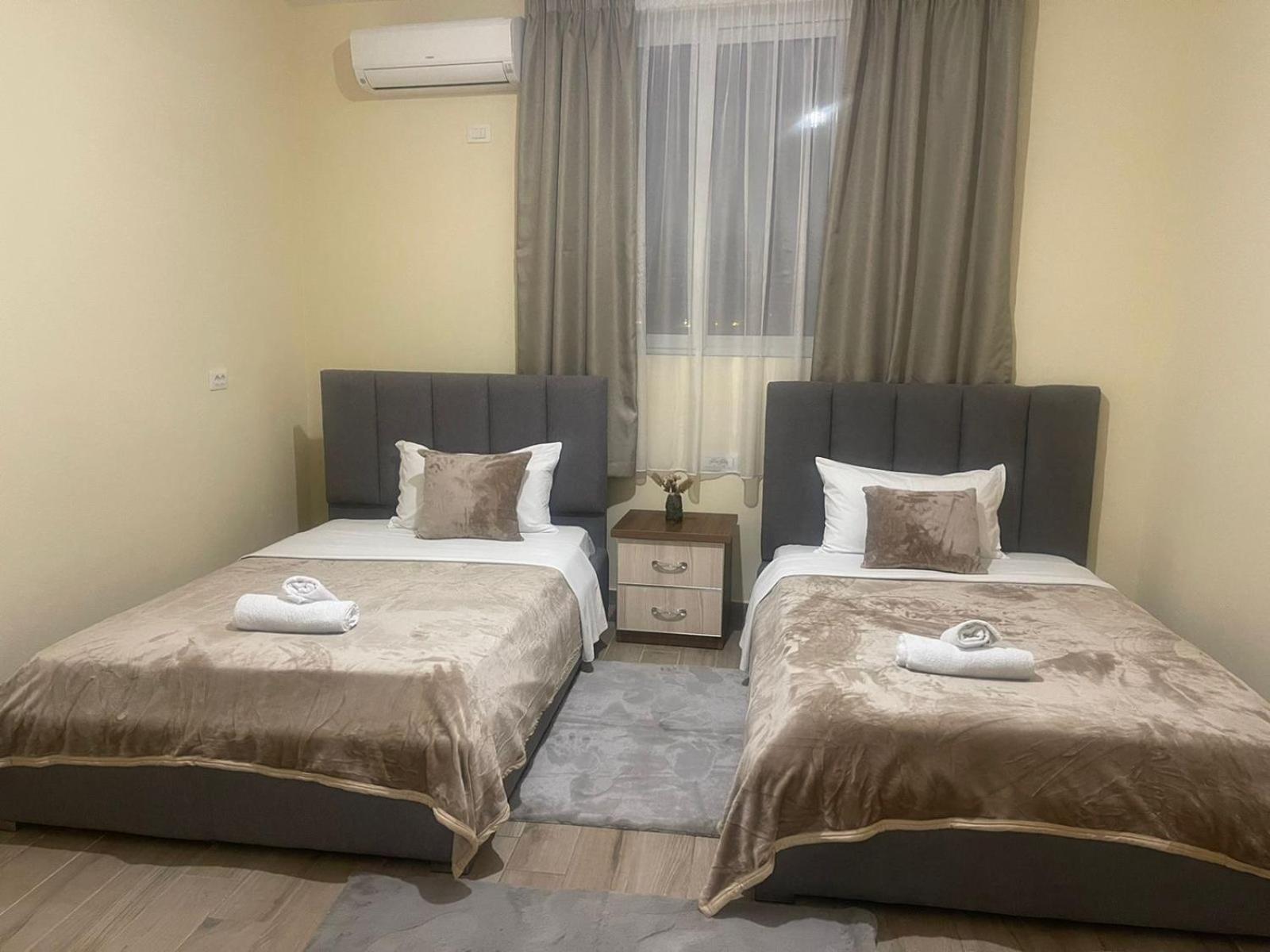 Hotel St.Pauli Shkodër エクステリア 写真