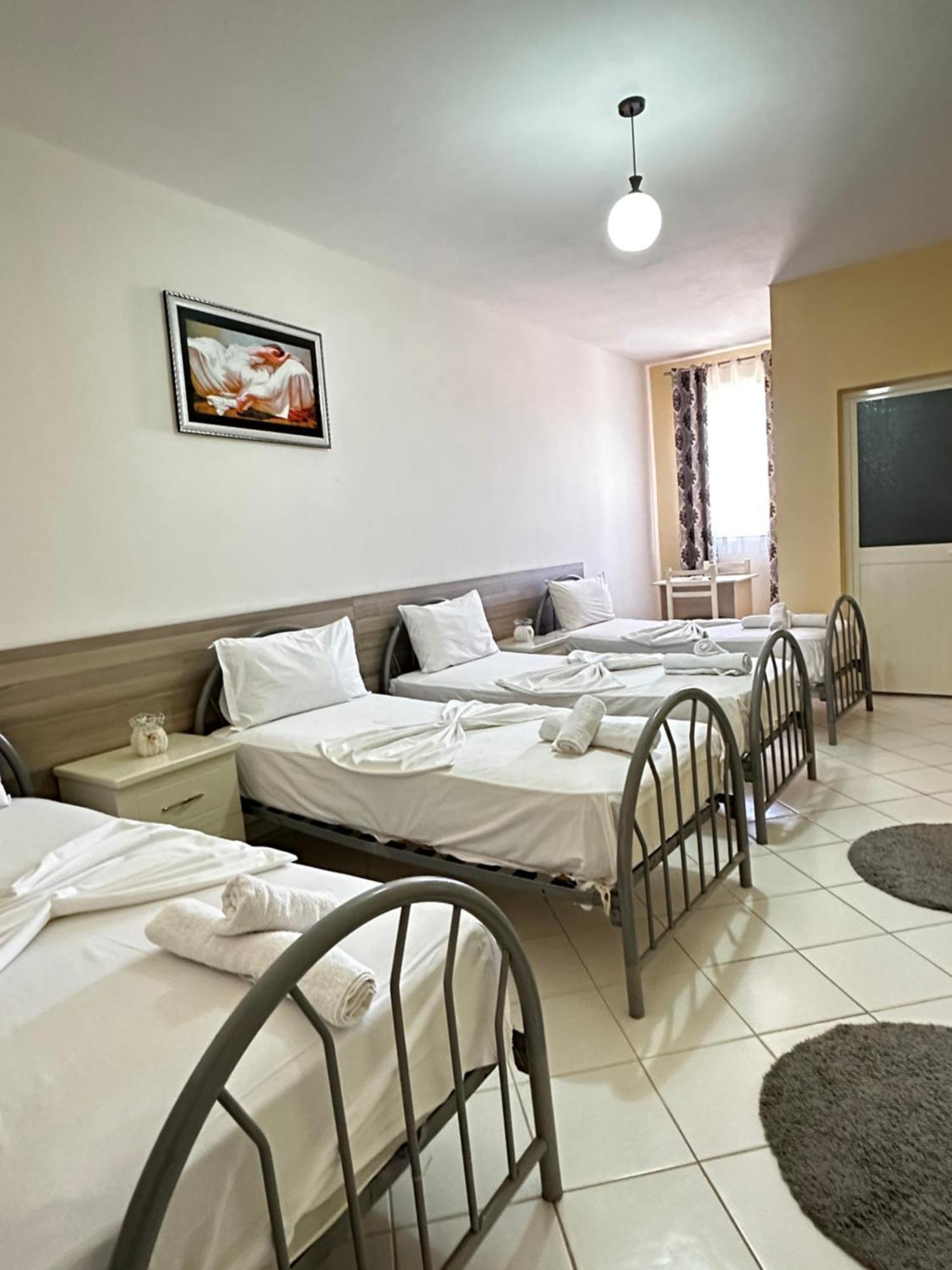 Hotel St.Pauli Shkodër エクステリア 写真