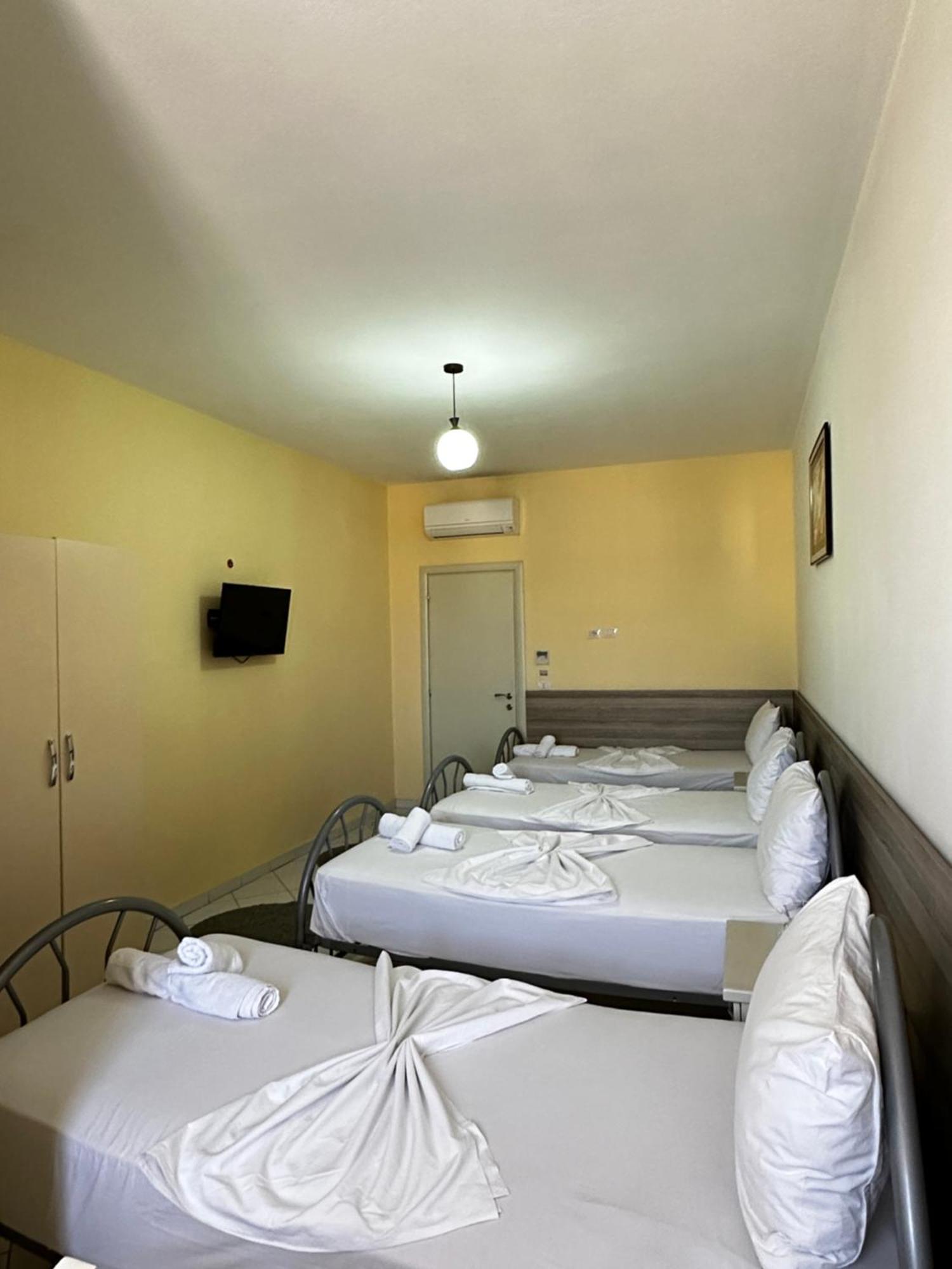 Hotel St.Pauli Shkodër エクステリア 写真