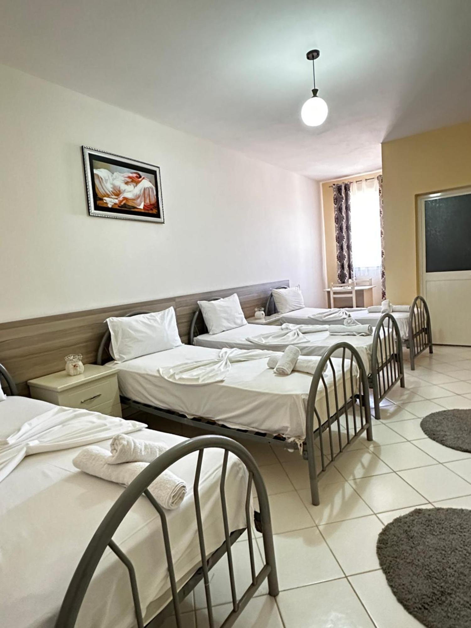 Hotel St.Pauli Shkodër エクステリア 写真