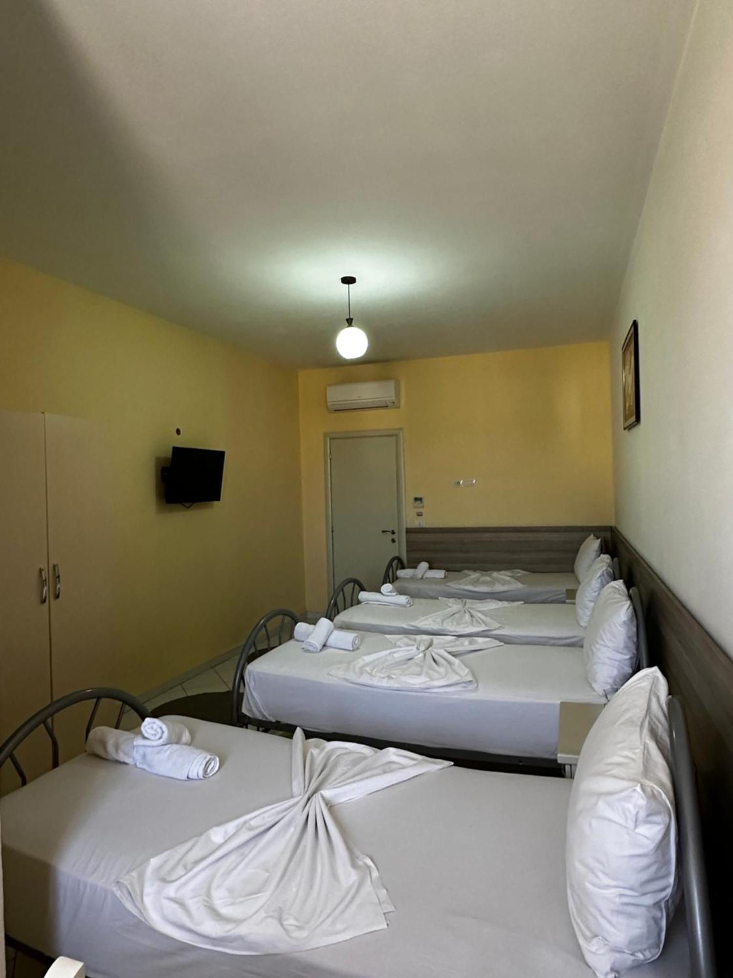 Hotel St.Pauli Shkodër エクステリア 写真