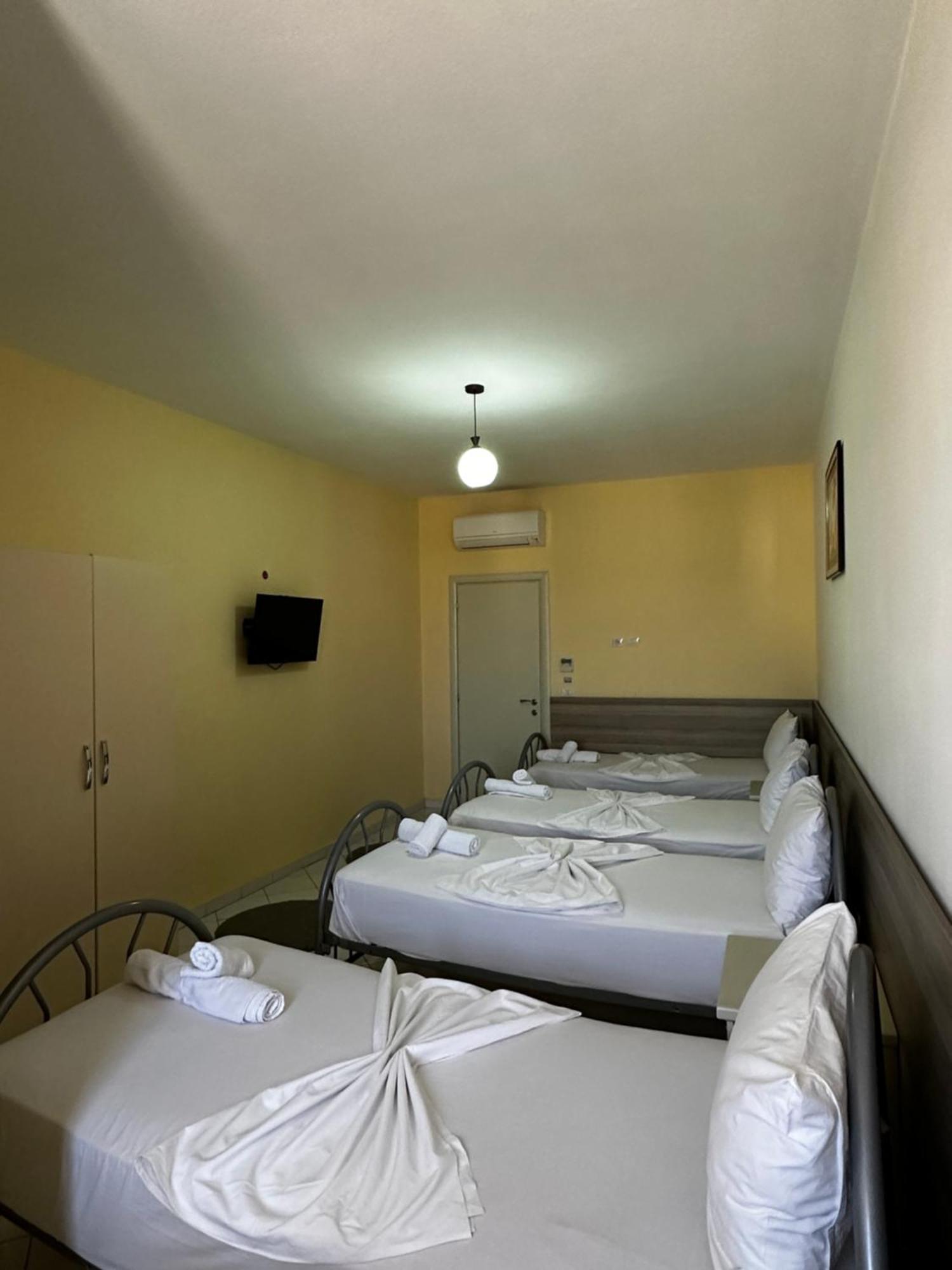 Hotel St.Pauli Shkodër エクステリア 写真