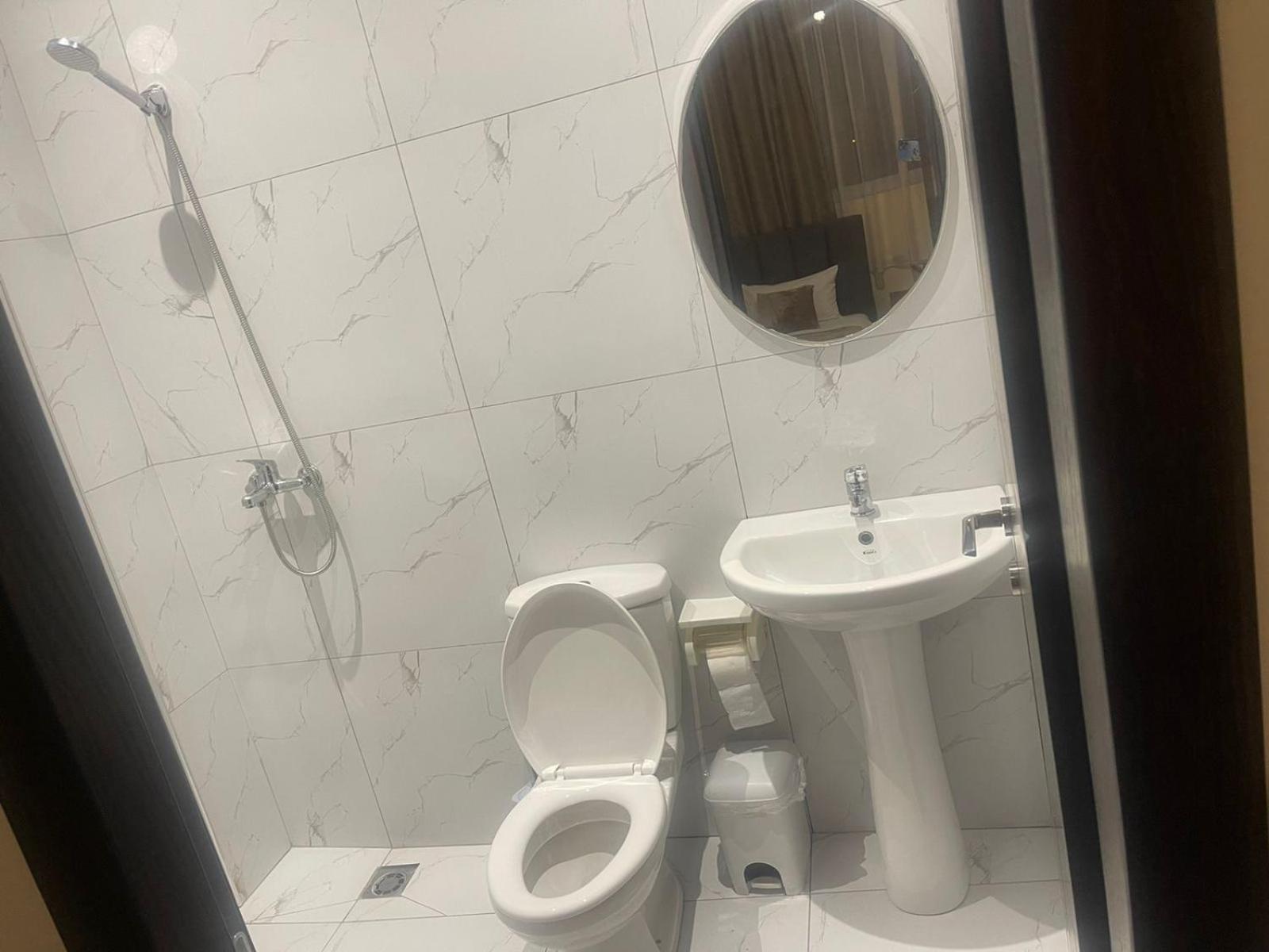 Hotel St.Pauli Shkodër エクステリア 写真