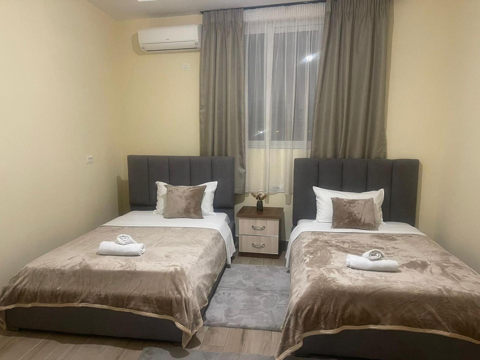 Hotel St.Pauli Shkodër エクステリア 写真