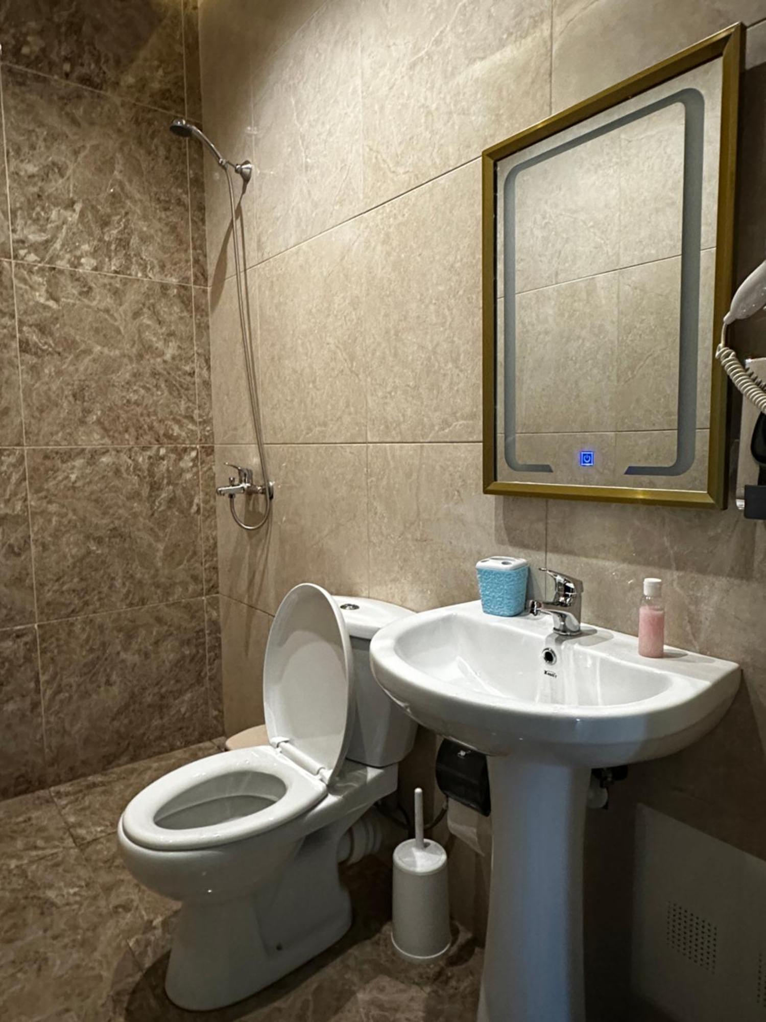 Hotel St.Pauli Shkodër エクステリア 写真