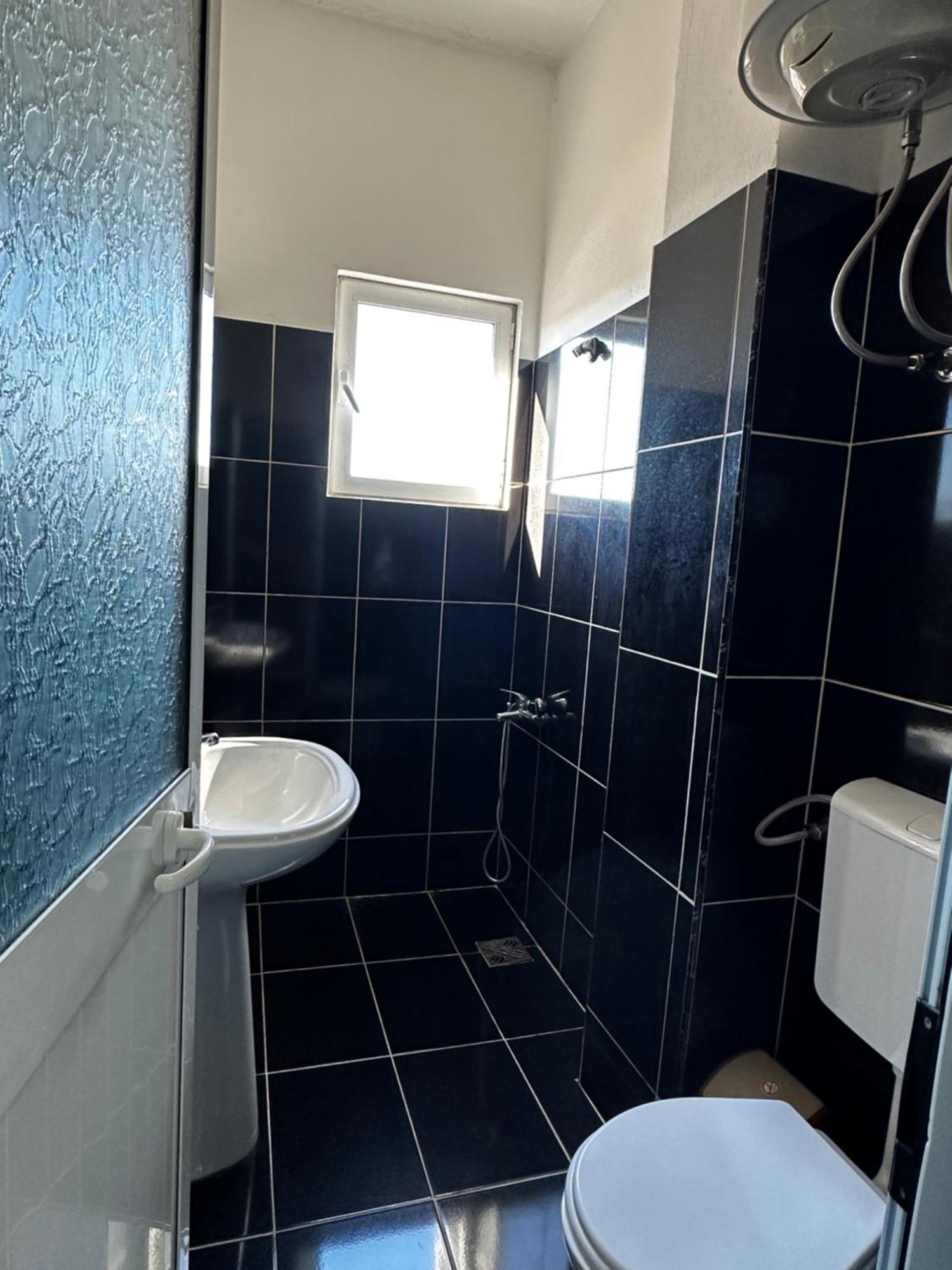 Hotel St.Pauli Shkodër エクステリア 写真