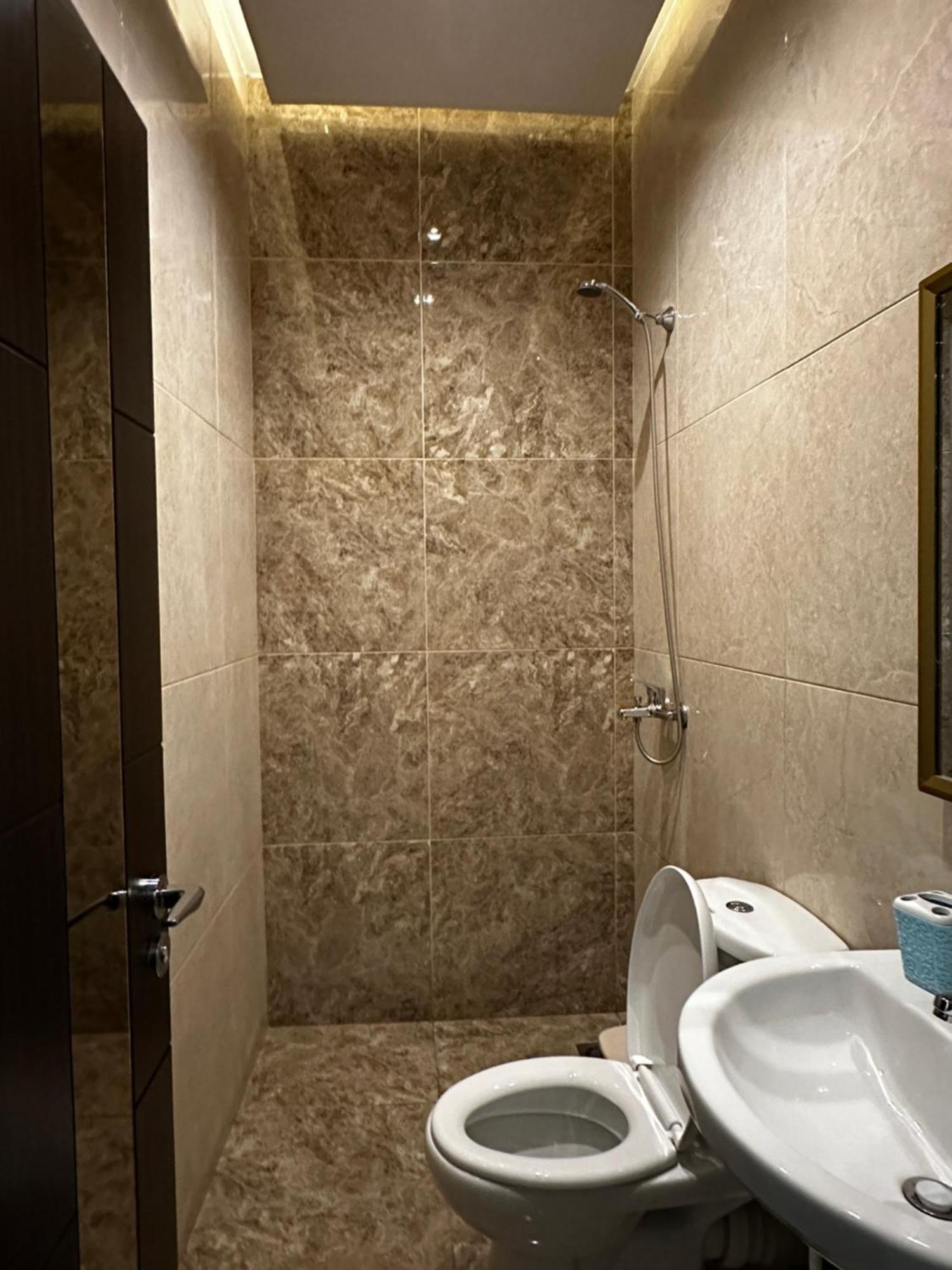 Hotel St.Pauli Shkodër エクステリア 写真
