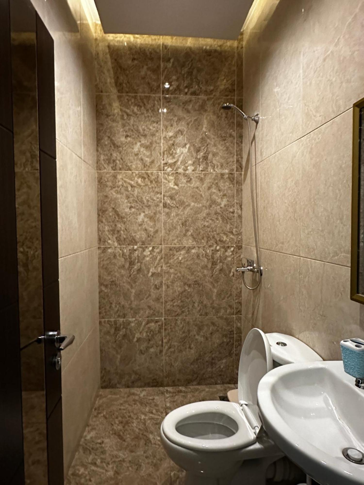 Hotel St.Pauli Shkodër エクステリア 写真