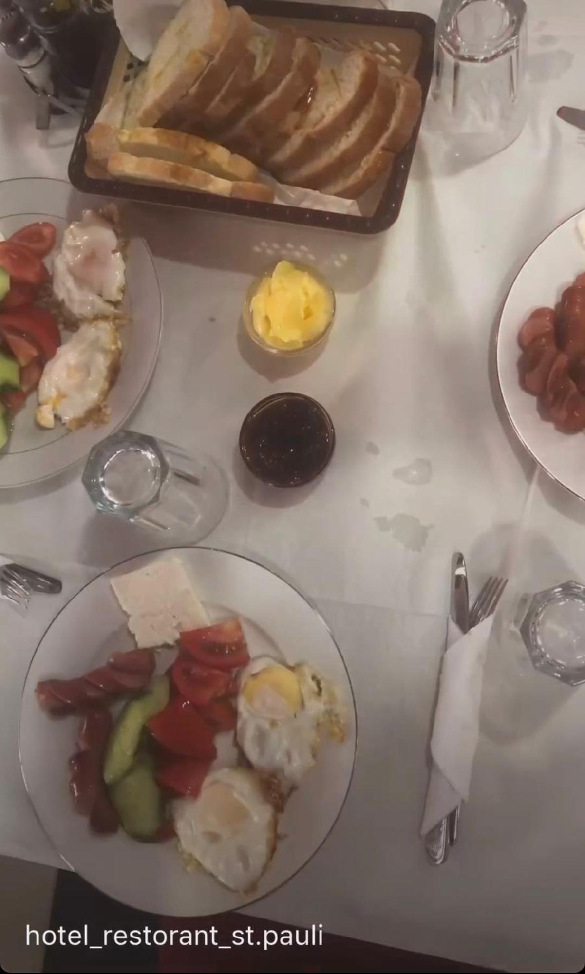 Hotel St.Pauli Shkodër エクステリア 写真